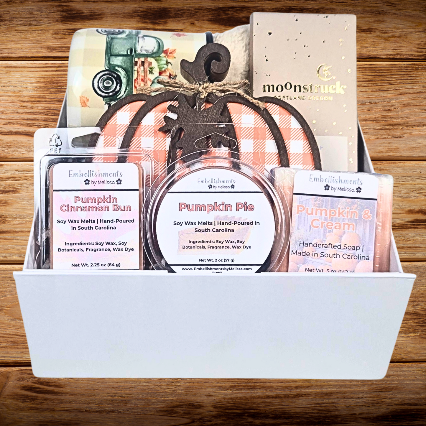 Personalized Pumpkin Fall Gift Box – Autumn-Themed Gift Set with Cozy Treats & Decor