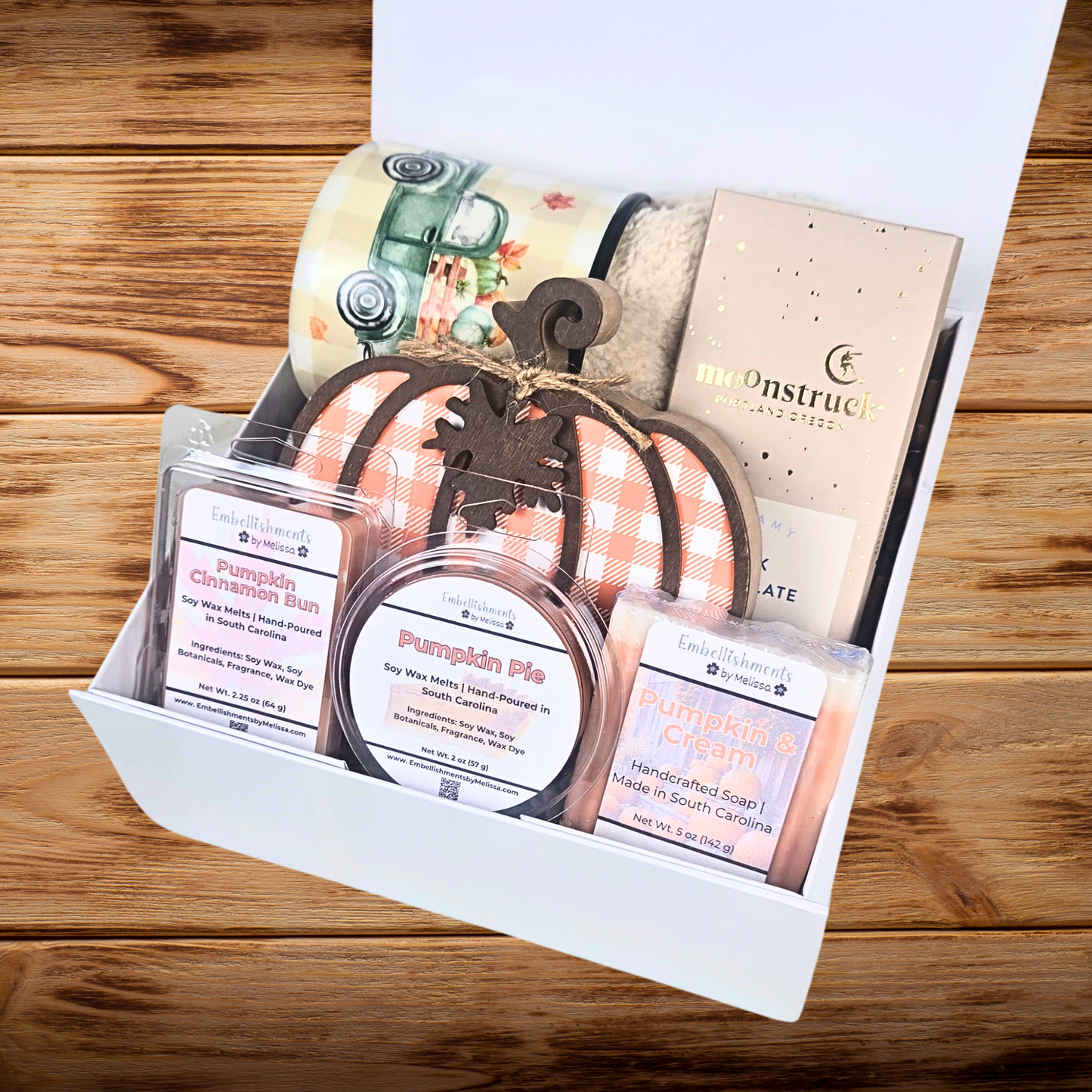 Personalized Pumpkin Fall Gift Box – Autumn-Themed Gift Set with Cozy Treats & Decor