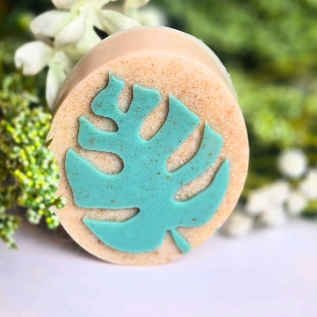 Handcrafted oatmeal soap with natural kaolin clay and honey fragrance, front view.