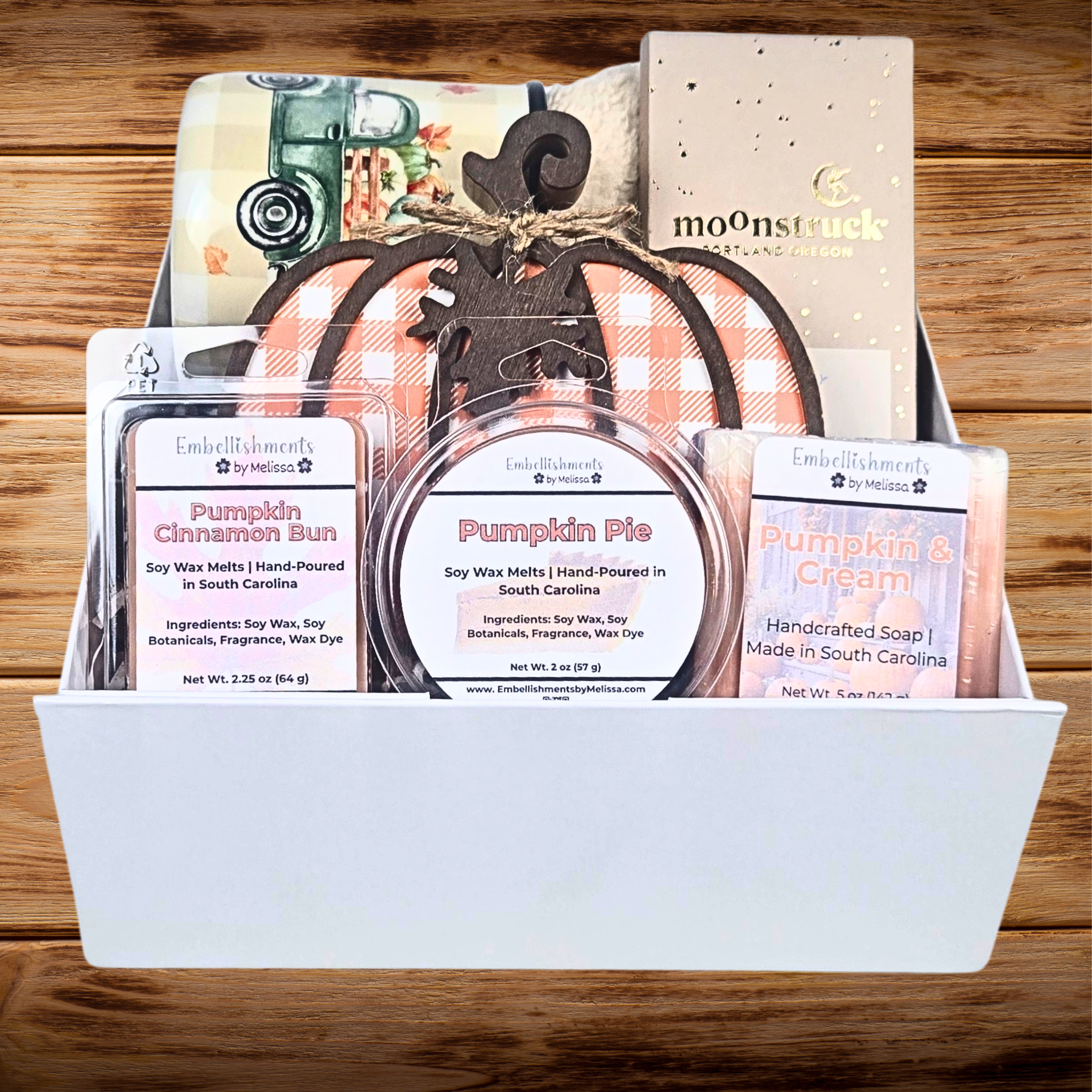 Personalized Pumpkin Fall Gift Box – Autumn-Themed Gift Set with Cozy Treats & Decor