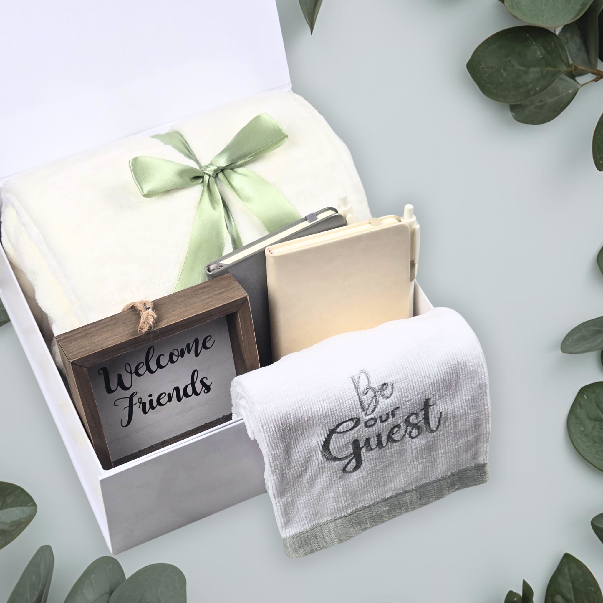 Warm & Welcoming Housewarming Gift Box – Blanket, Notebooks, and Home Decor in a Magnetic Box