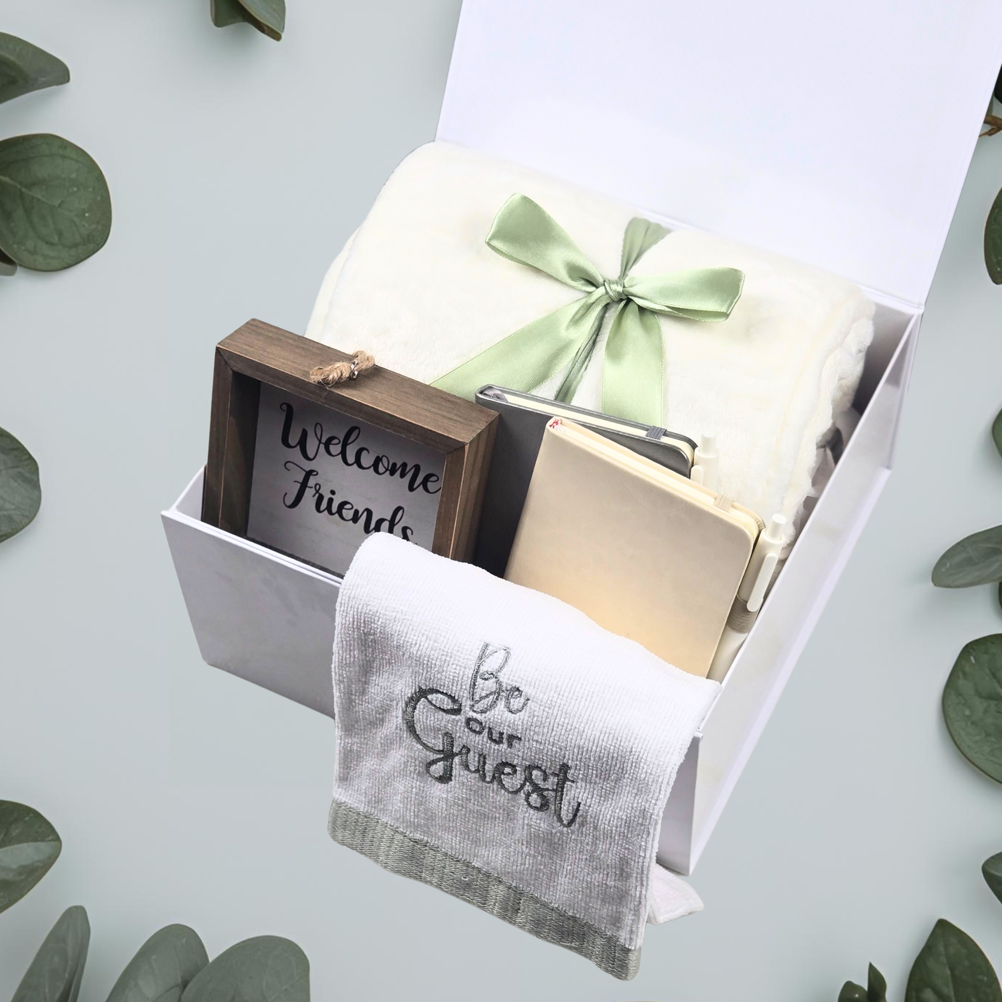 Warm & Welcoming Housewarming Gift Box – Blanket, Notebooks, and Home Decor in a Magnetic Box