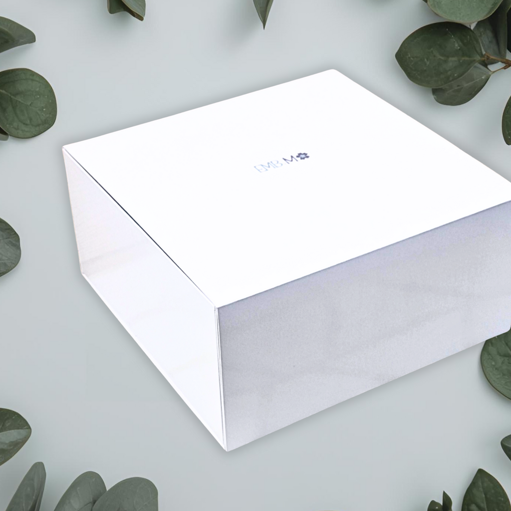 Warm & Welcoming Housewarming Gift Box – Blanket, Notebooks, and Home Decor in a Magnetic Box