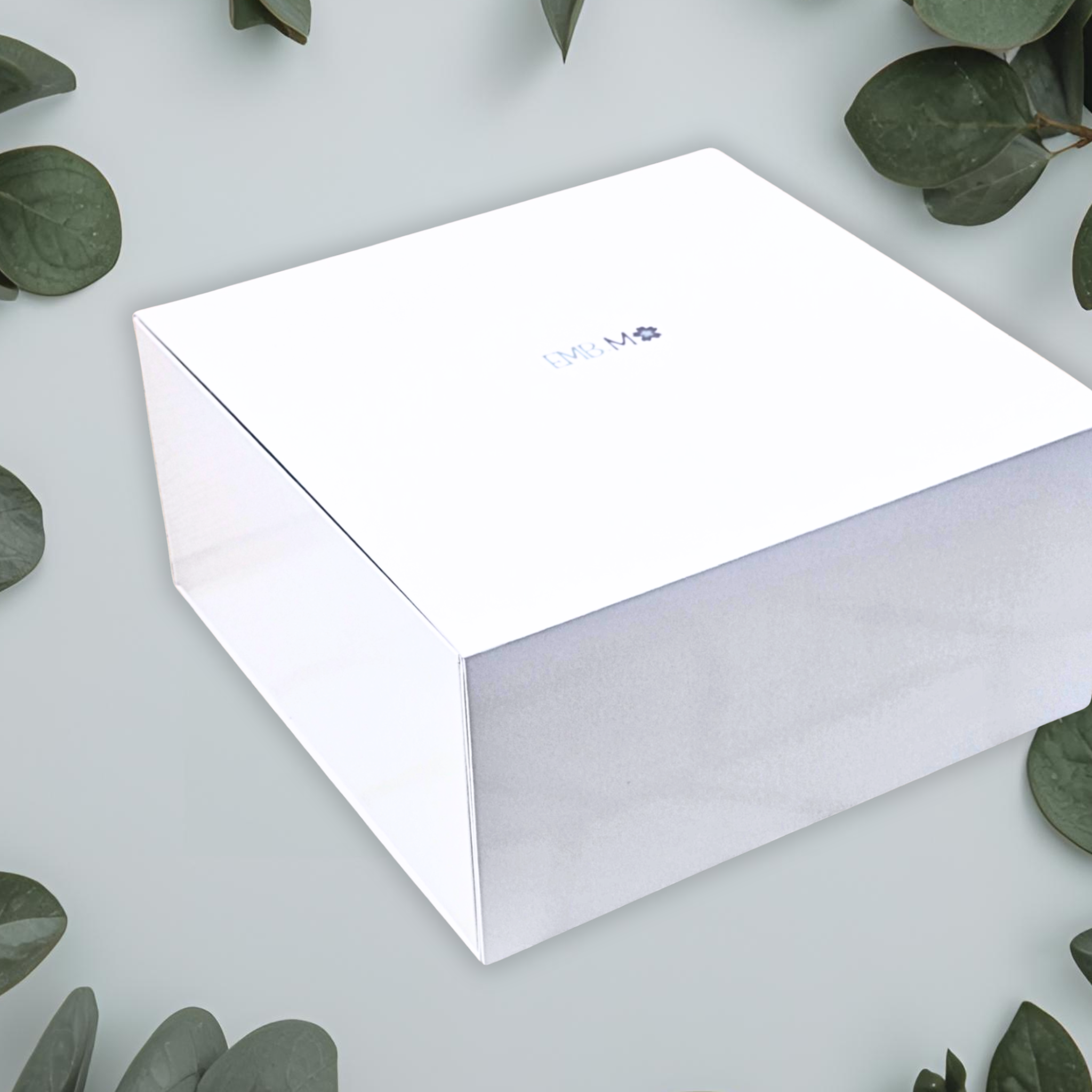 Warm & Welcoming Housewarming Gift Box – Blanket, Notebooks, and Home Decor in a Magnetic Box
