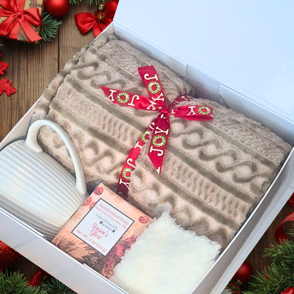 Holiday Gift Box in Season’s Glow Scent – Cozy Christmas Gift Set