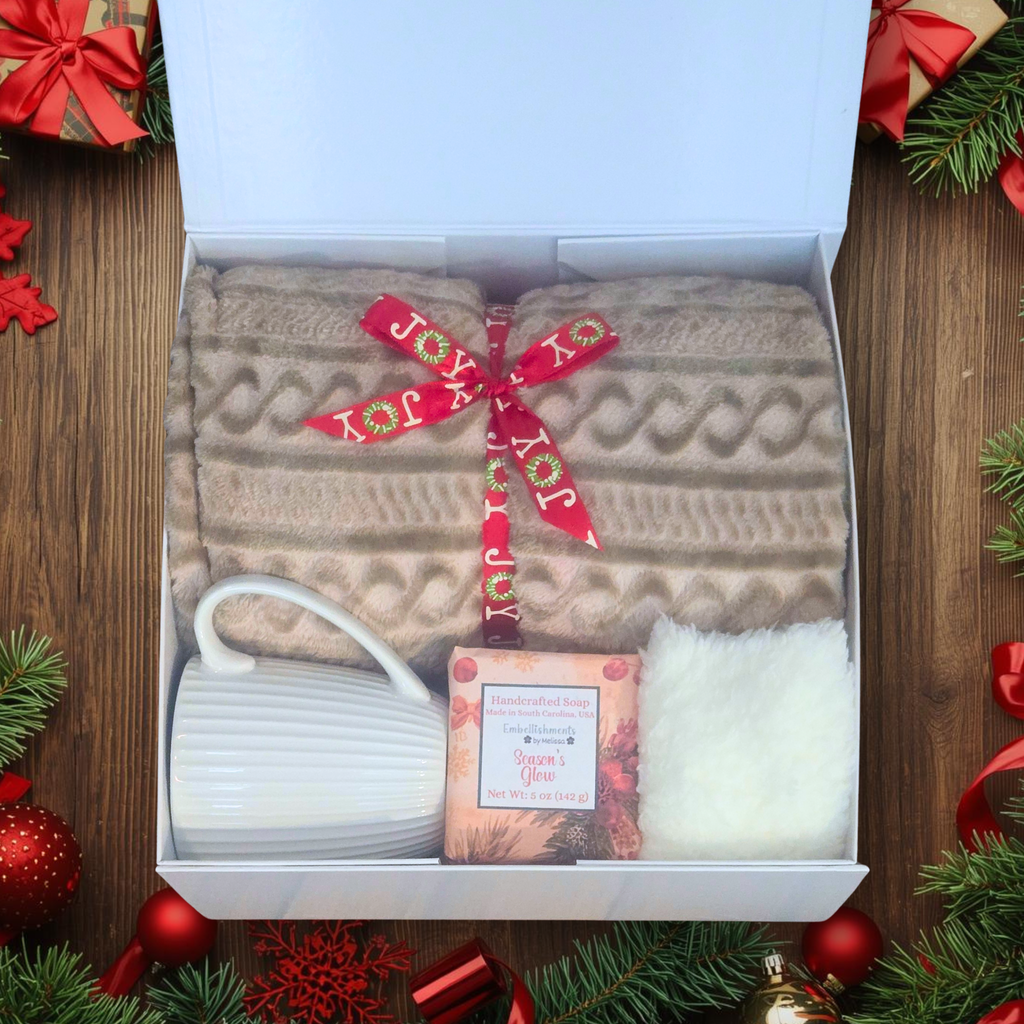 Holiday Gift Box in Season’s Glow Scent – Cozy Christmas Gift Set