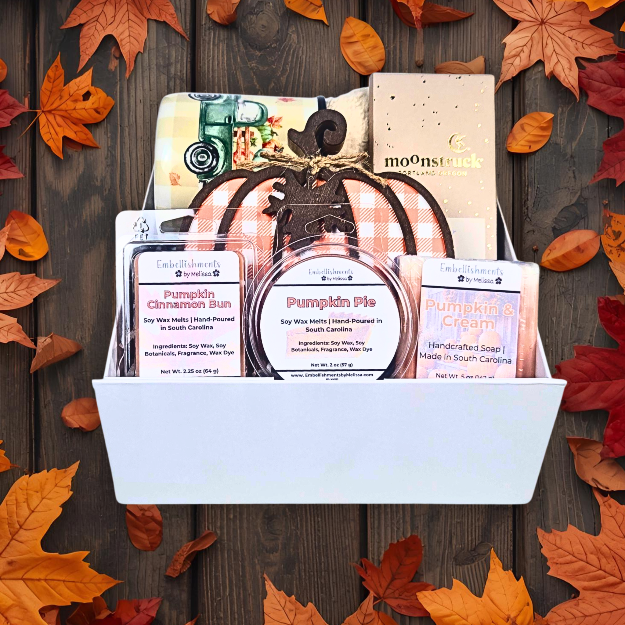 Personalized Pumpkin Fall Gift Box – Autumn-Themed Gift Set with Cozy Treats & Decor