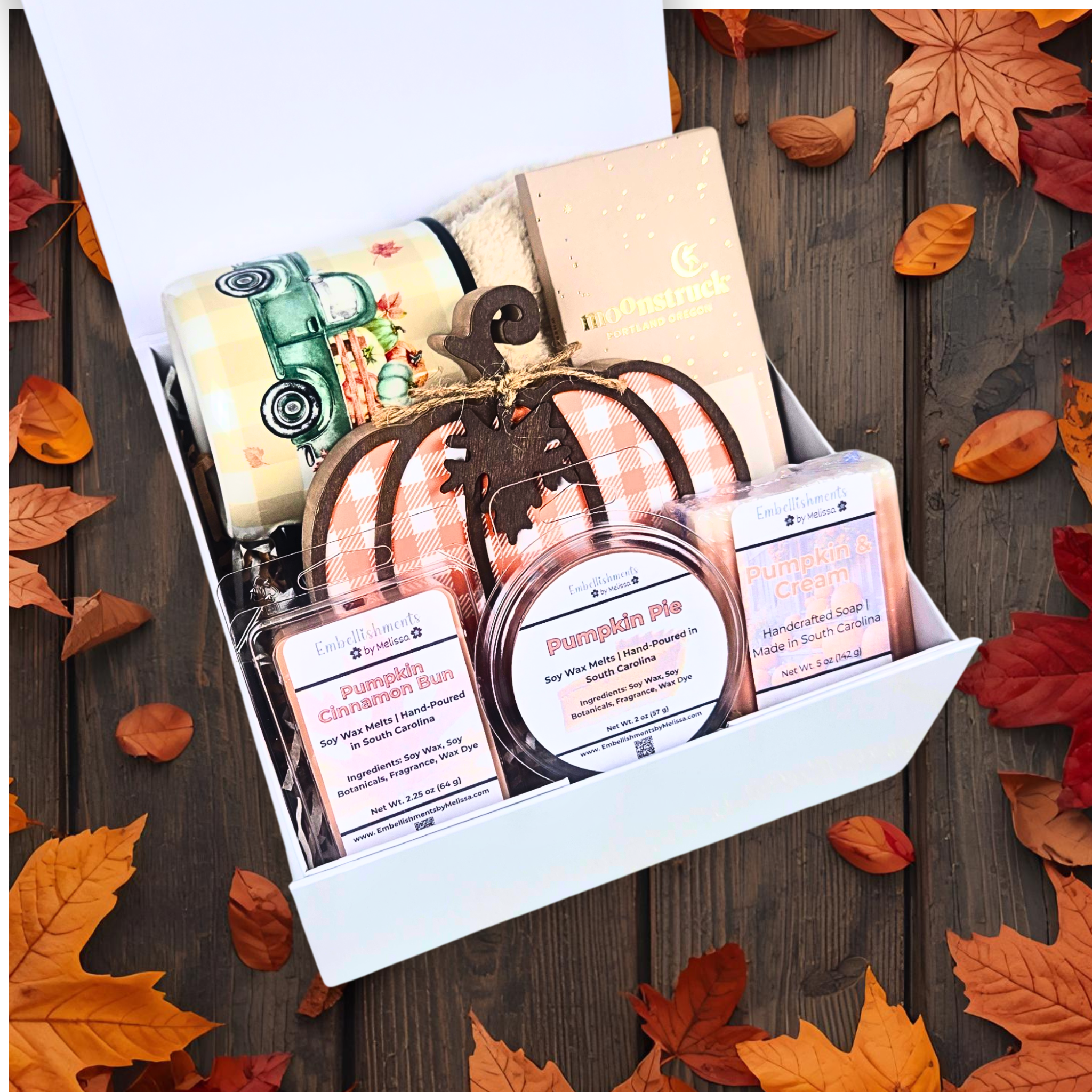 Personalized Pumpkin Fall Gift Box – Autumn-Themed Gift Set with Cozy Treats & Decor