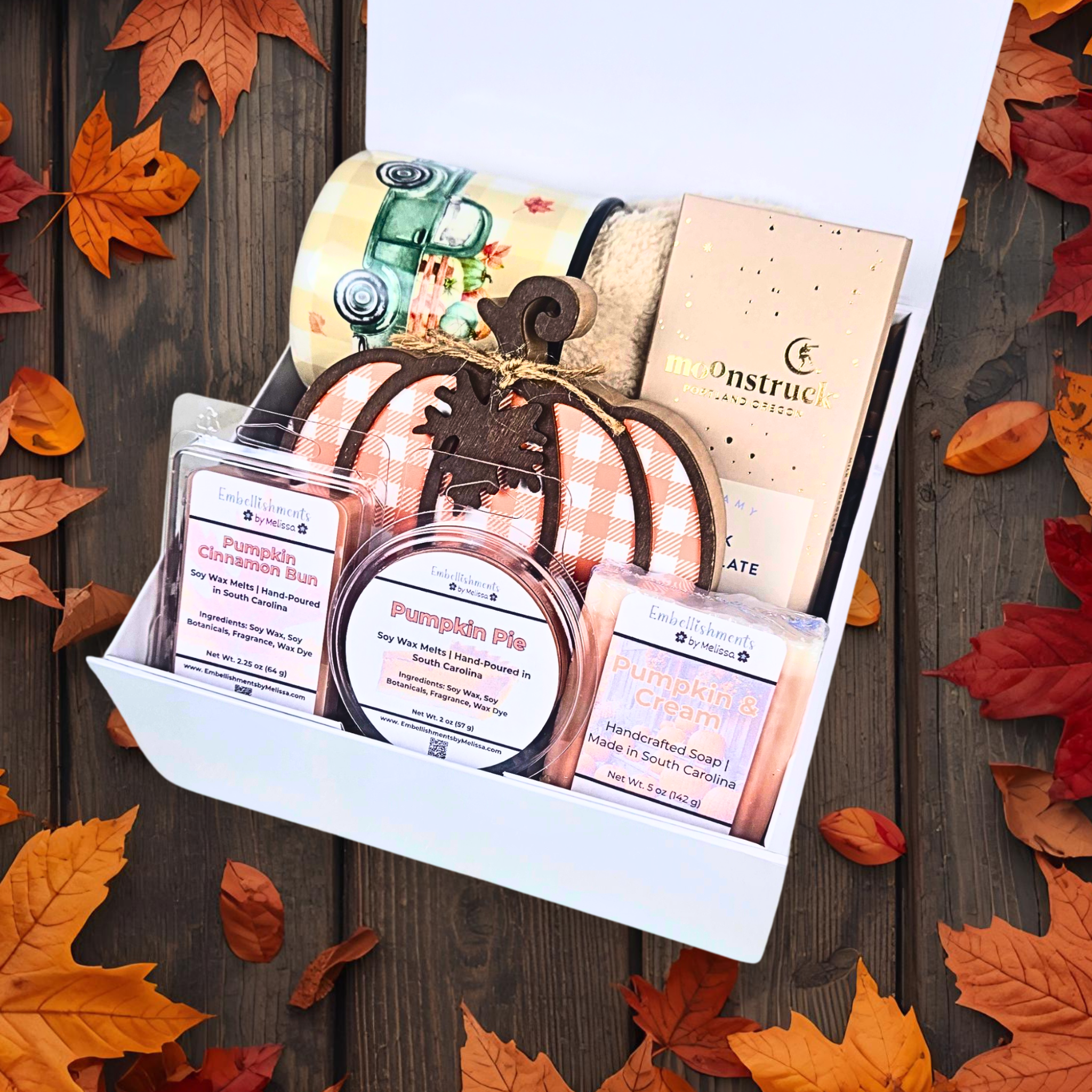 Personalized Pumpkin Fall Gift Box – Autumn-Themed Gift Set with Cozy Treats & Decor